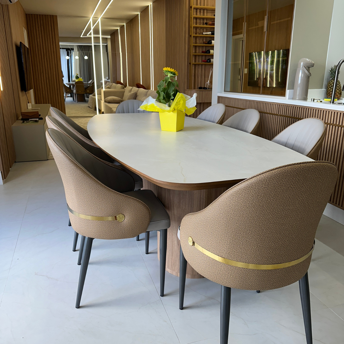 Cadeira de Jantar Estofada La Martina Bege com Base de Ferro Magazine Decor