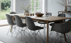 mesa de jantar retangular em madeira macica com 8 cadeiras eames eiffel base de metal cor preta magazine decor